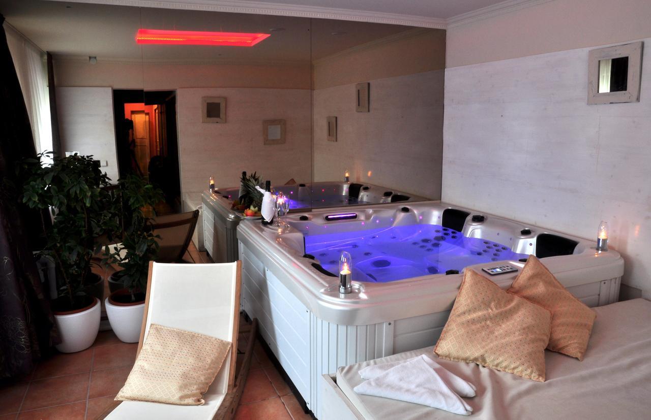 Villa St. Tropez Praag Buitenkant foto